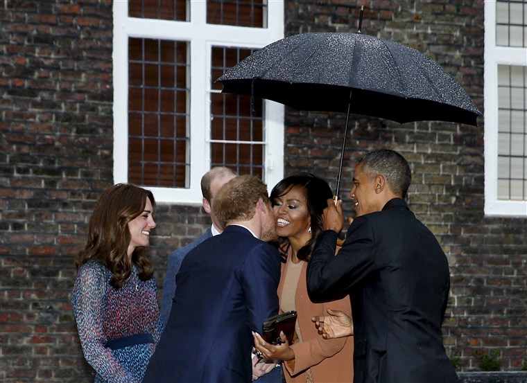 NAS. President Barack Obama and first lady Michelle Obama are greeted by Prince William, his wife Catherine, Duchess of Cambridge, and Prince Harry, upon arrival for dinner at Kensington Palace in London, Britain
