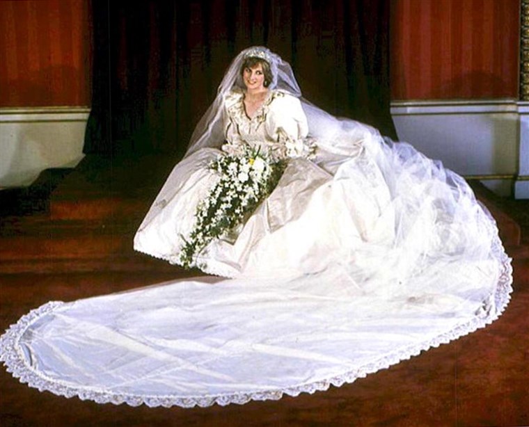 डायना, Princess of Wales, in her wedding dress on July 29, 1981.