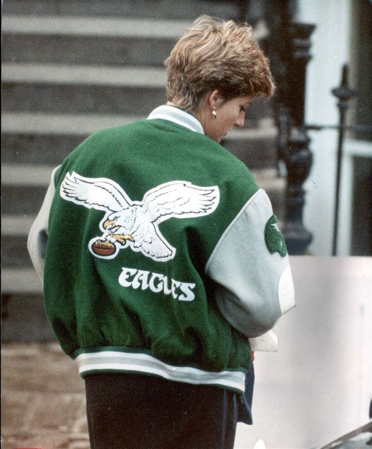 डायना Princess Of Wales Pictured Wearing A Philadelphia Eagles Jacket.