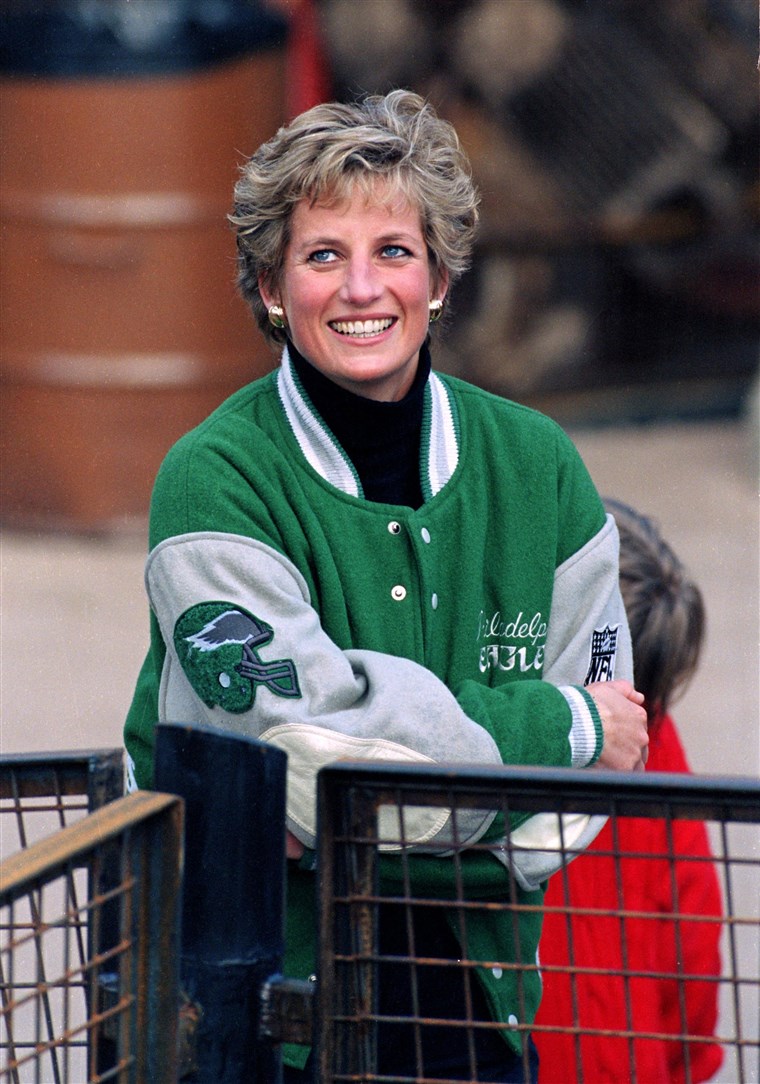 राजकुमारी Diana in Philadelphia Eagles jacket