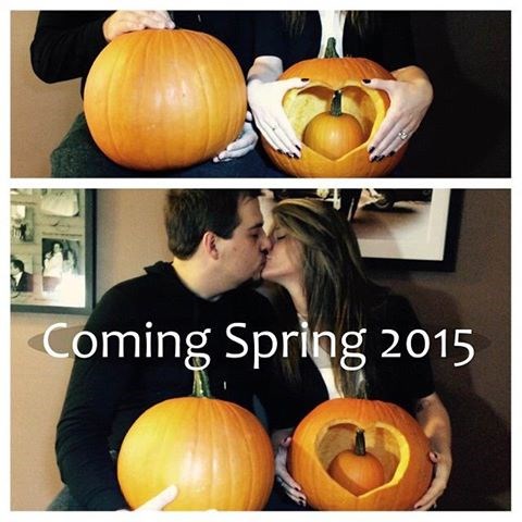 क्रिस्टी and Michael Norman gave their pregnancy announcement some pumpkin spice!