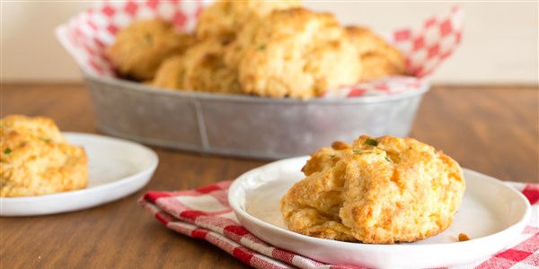 लाल Lobster-Style Cheddar Bay Biscuits
