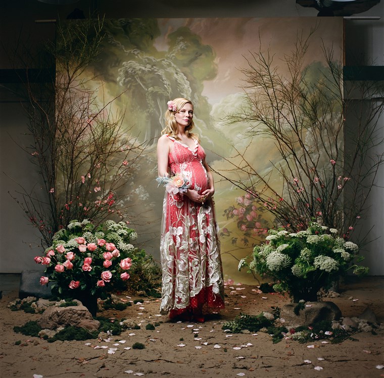 कर्स्टन Dunst also appeared in the brand's images. Talk about a maternity photo shoot! 