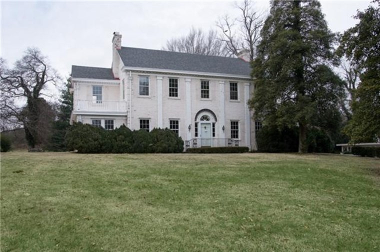 ריס Witherspoon recently purchased these Nashville home with plans to restore the property. 