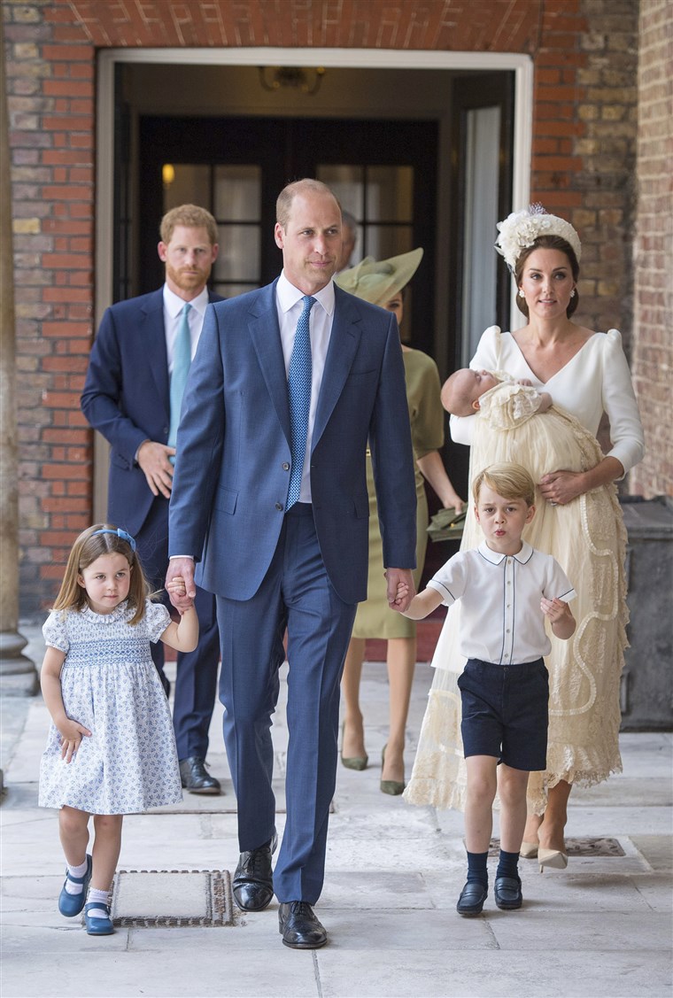 राजकुमारी Charlotte, Prince George, Prince William, Kate, Duchess of Cambridge, Prince Louis