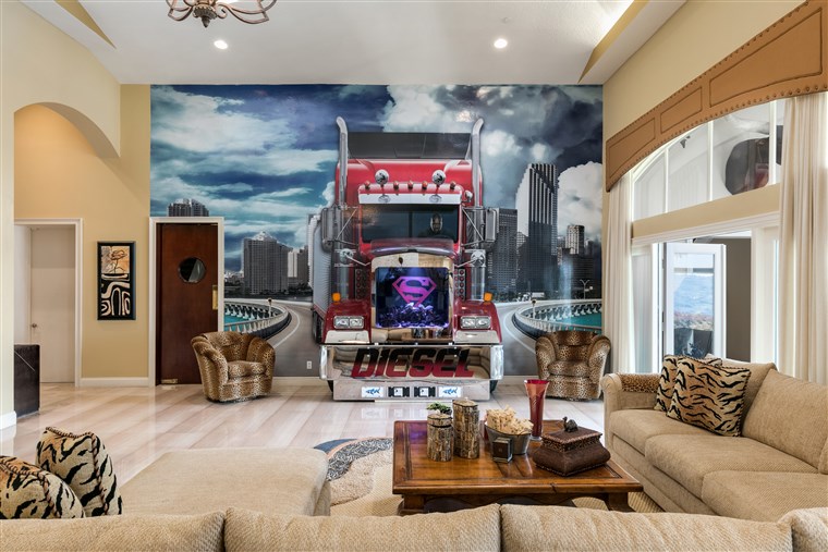 Shaquille O'Neal house for sale: family room