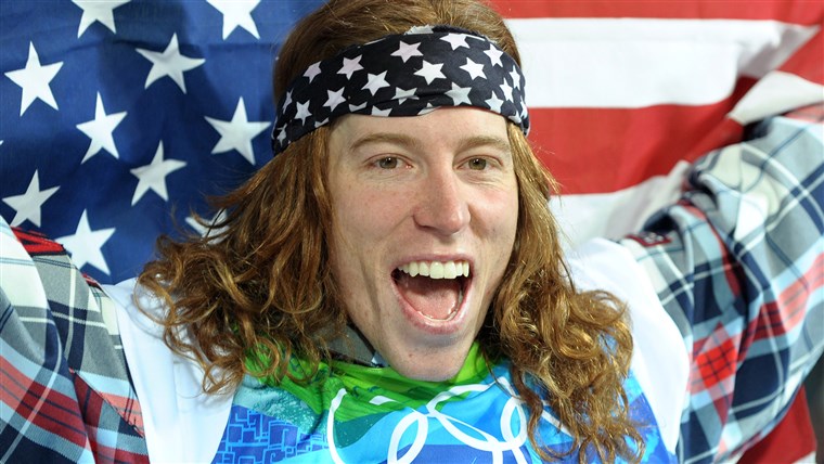 अमेरीका's gold medalist Shaun White celebrates after the men's Snowboard Halfpipe final run 2 on February 17, 2010 at Cypress Mountain, north of Vancouver during the Vancouver Winter Olympics.
