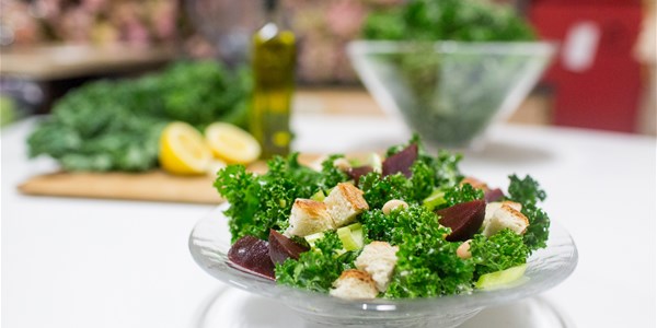 ה 4-ingredient kale salad we're obsessed with 