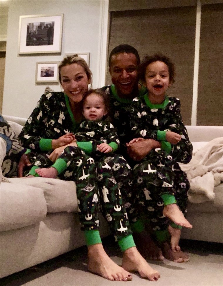 קרייג Melvin's family looked merry and bright in their Christmas pajamas!