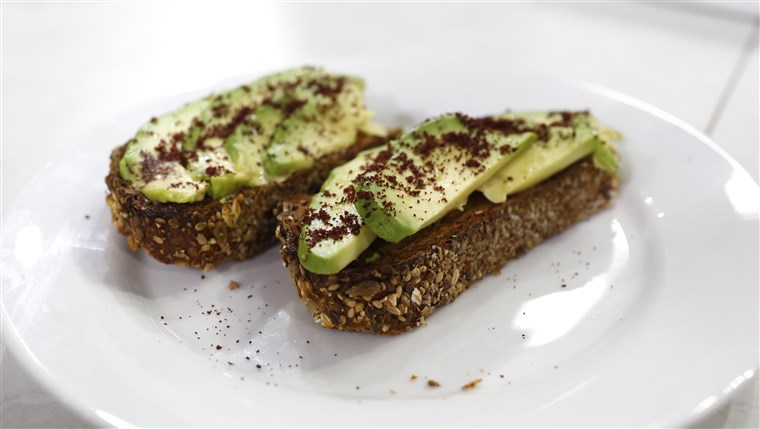 תמרון's Tuesday Trend: Nutrition expert Frances Largeman-Roth adds sumac to avocado toast