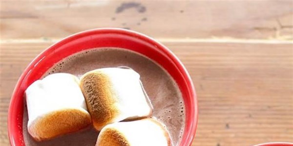 sa šiljcima Hazelnut Hot Chocolate