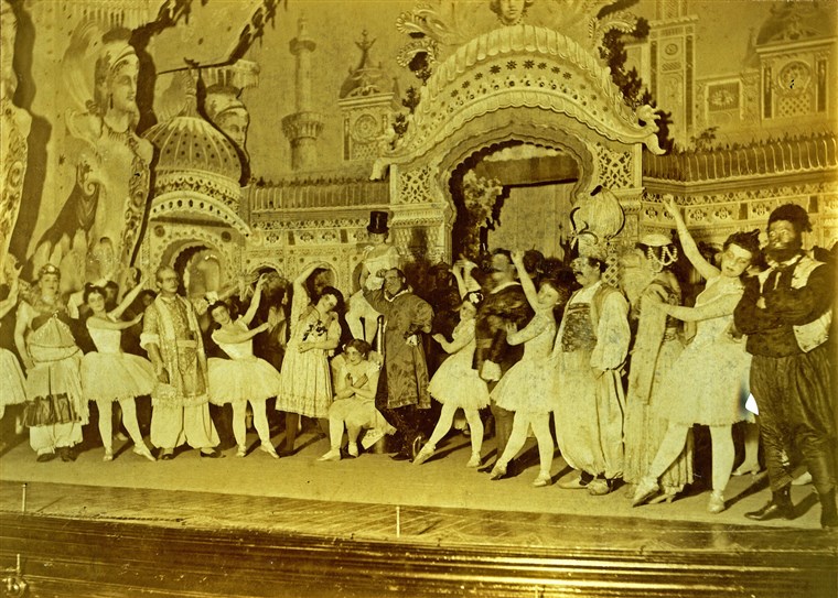 טבסקו: A Burlesque Opera