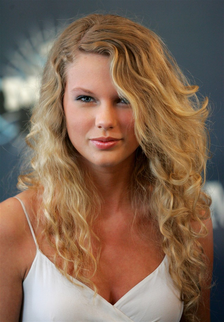 טיילור Swift at the Curb Event Center at Belmont University in Nashville, Tennessee.