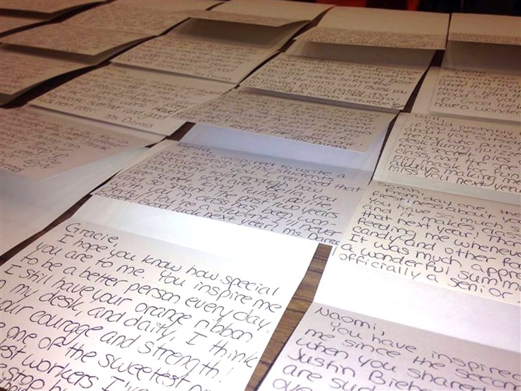 कोलोराडो high school teacher who wrote heartfelt notes to more than 100 students