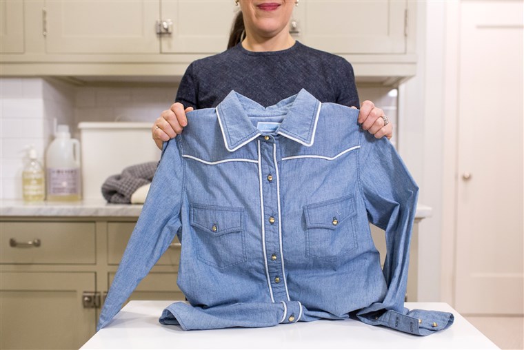 रहना organized: How to fold a dress shirt