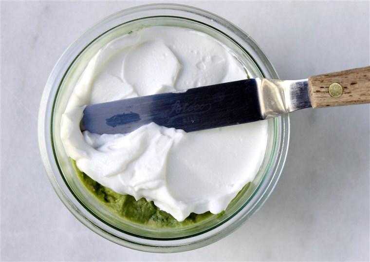 איך to Keep Guacamole Green: Sour Cream