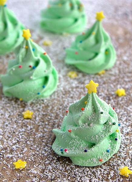 क्रिसमस cookies: Christmas tree meringue cookies