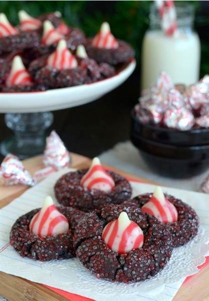 क्रिसमस cookies: Chocolate candy cane Kiss cookies