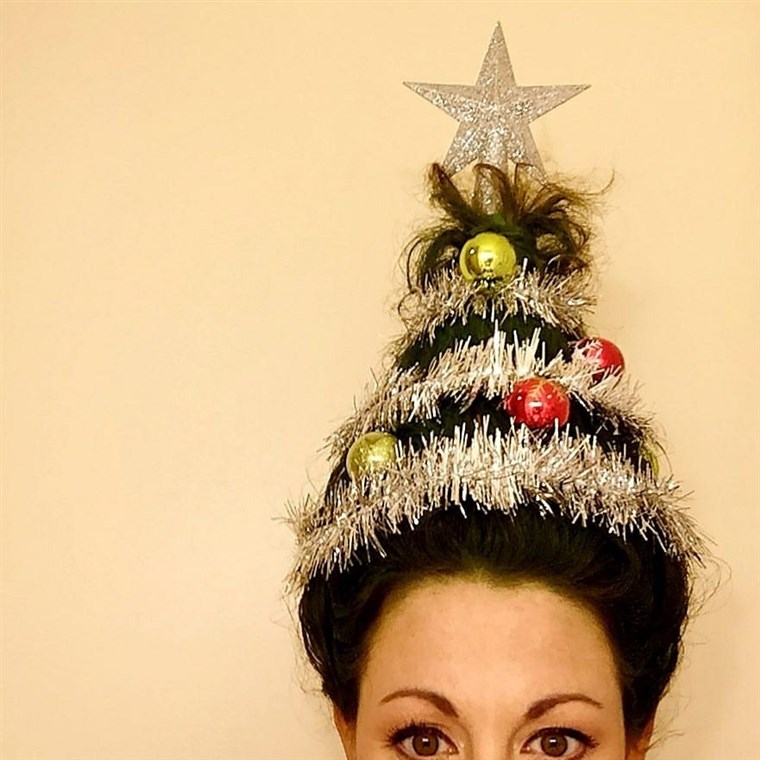 חג המולד tree hair was a big holiday trend in 2016.