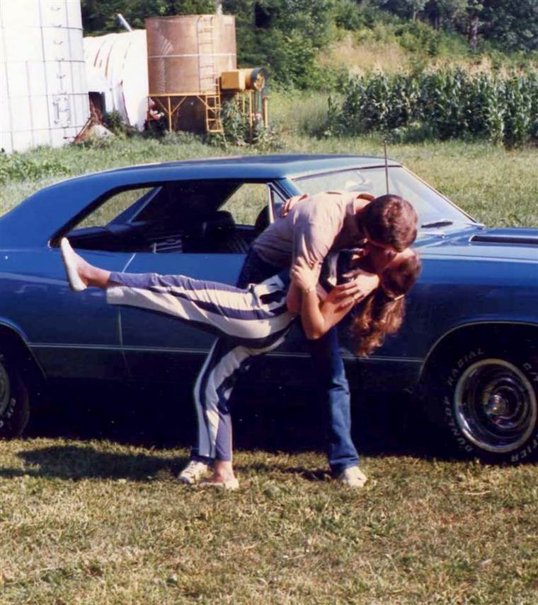 שריר cars are a known aphrodisiac... Michelle and Jim Bob get frisky in the early 80s.