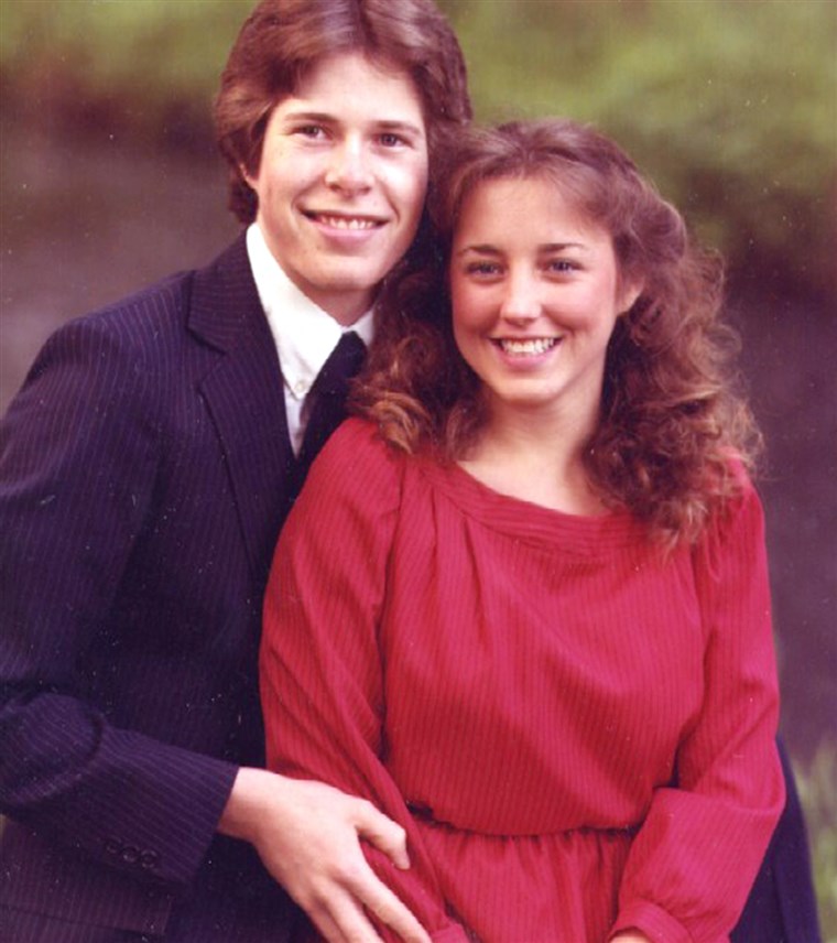 לפני 19 kids: Michelle and Jim Bob Duggar before their marriage in 1984.