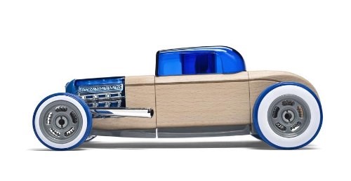 Automobil made of wood