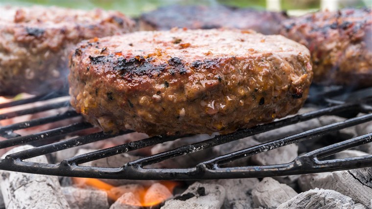 Kép: Burgers cooking on a barbecue grill
