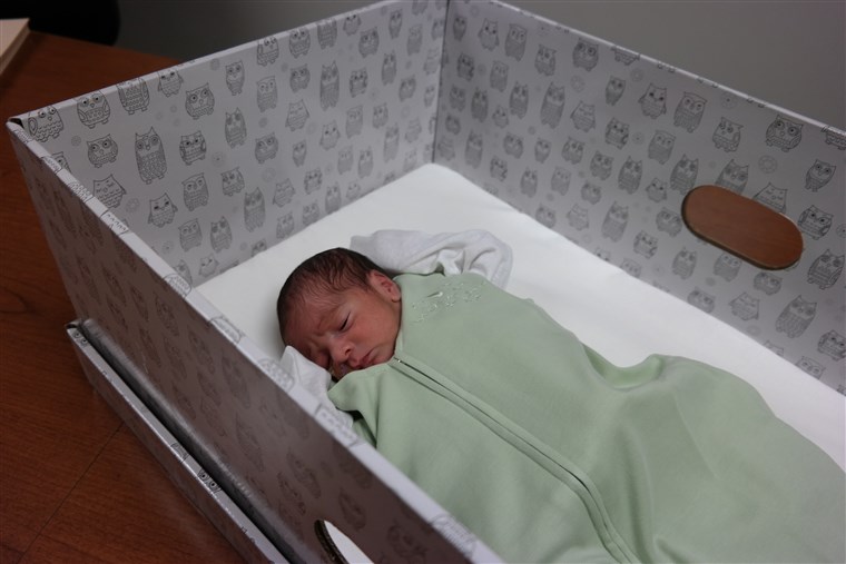 SLIKA: Adrian Delgado in a baby box