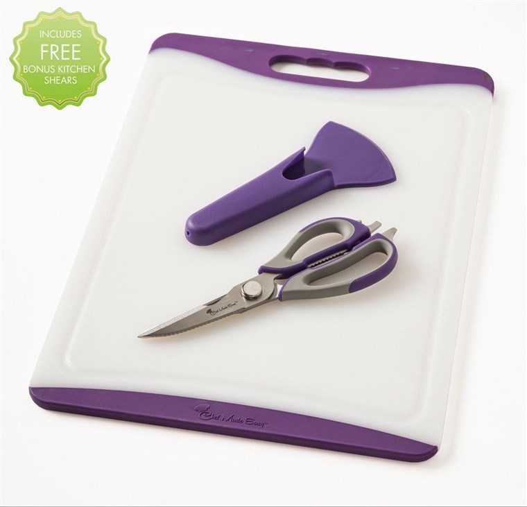 שף Made Easy purple cutting board with complimentary cutting shears.
