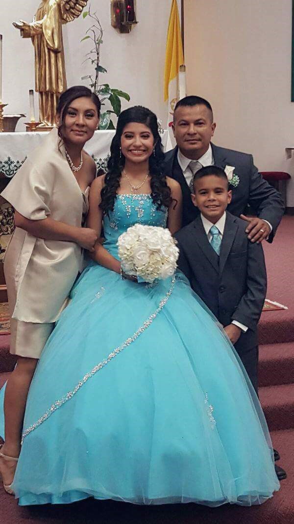 Jázmin and her family at her quinceanera.