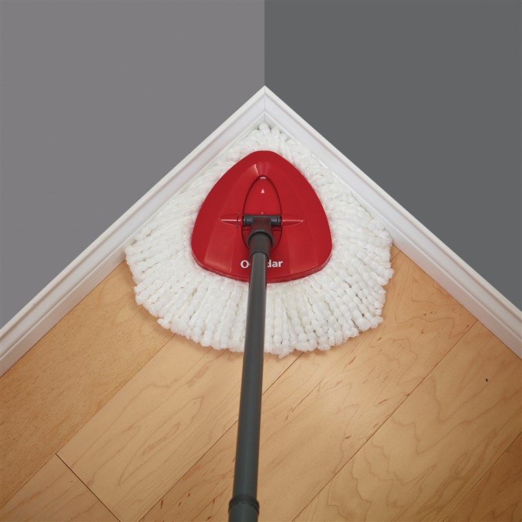 O- ארז mop's triangle head cleaning a corner