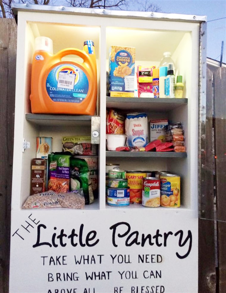 कुछ pantries also include household items like detergent or school supplies for children.