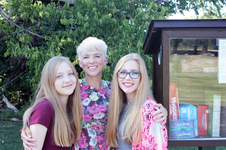 जेसिका McClard, with daughters Charly and Grier, came up with the idea for Little Free Pantries after seeing Little Free Libraries crop up in her local community. 