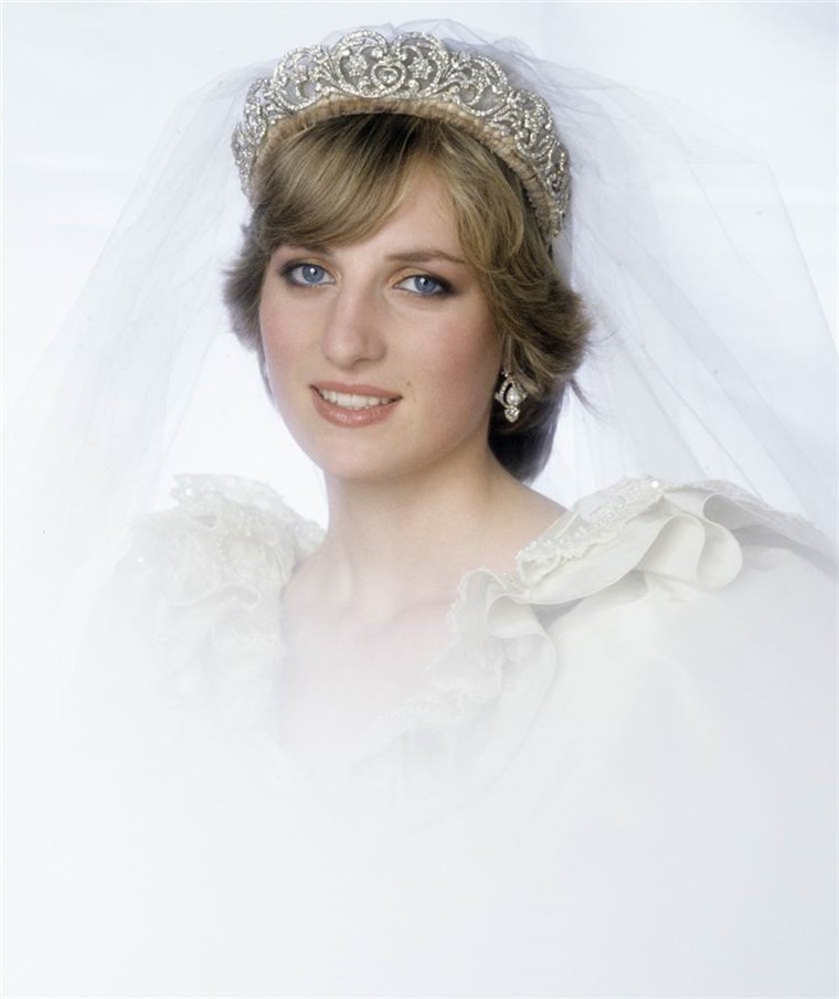 Princeza Diana in her wedding gown