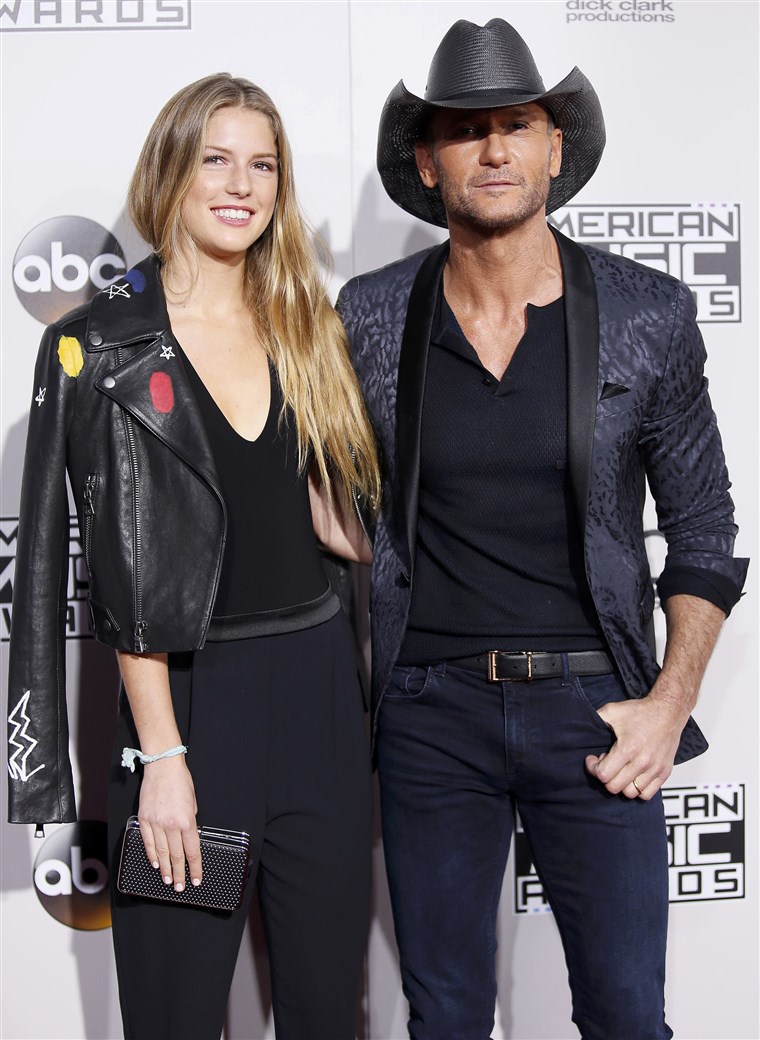 טים McGraw and his daughter arrive at the 2016 American Music Awards in Los Angeles