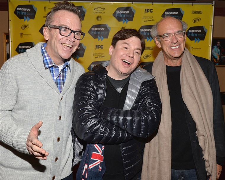 ऑस्टिन, TX - MARCH 09: Comedian Tom Arnold, drector Mike Myers and producer Shep Gordon pose for pictures in the green room for the premiere of 