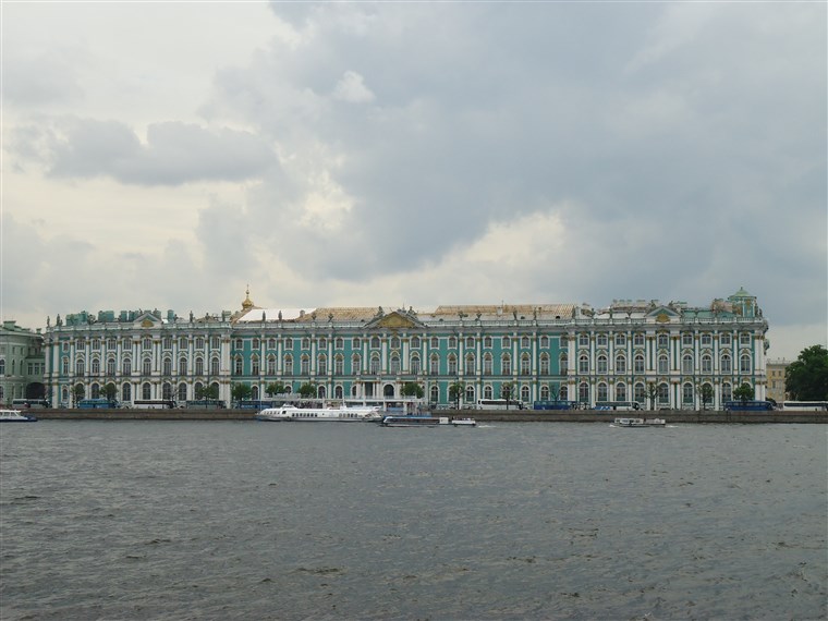 राज्य Hermitage Museum and Winter Palace in St. Petersburg, Russia