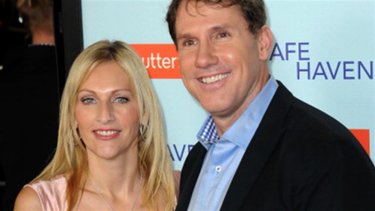 निकोलस Sparks and his wife Cathy in 2013.
