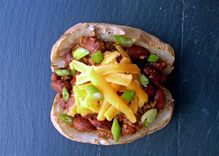 אפוי potato with chili