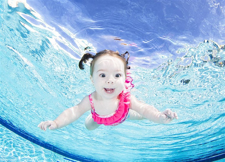 पानी के नीचे Babies