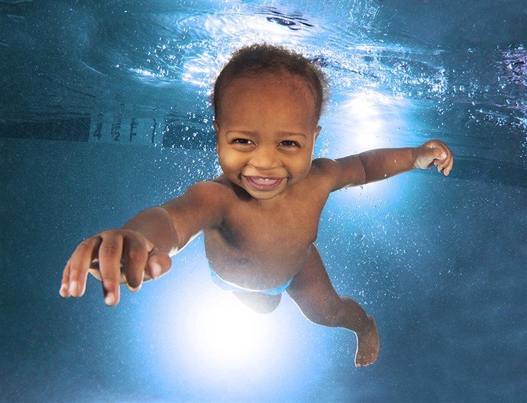 पानी के नीचे Babies