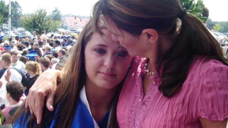नादिन Murray with her daughter Janis at graduation. Janis committed suicide about a year after this photo. 