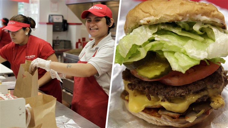 מנהל Kely Guardado prepares hamburgers at a Five Guys restaurant in Washington