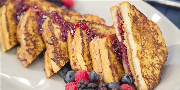 मूंगफली Butter and Jelly-Stuffed French Toast Recipe