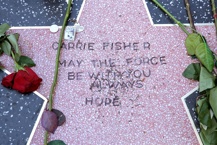 कैरी Fisher Remembered With Makeshift Star On The Hollywood Walk Of Fame