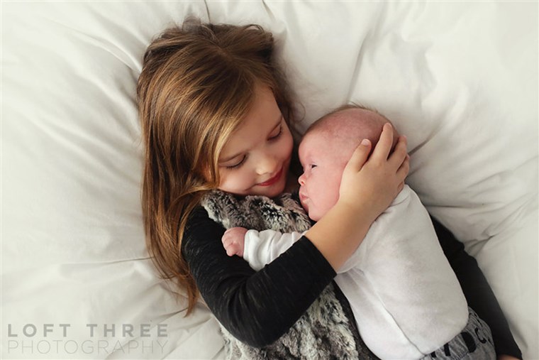 בן Nunery's daughter Olivia with new baby Nash