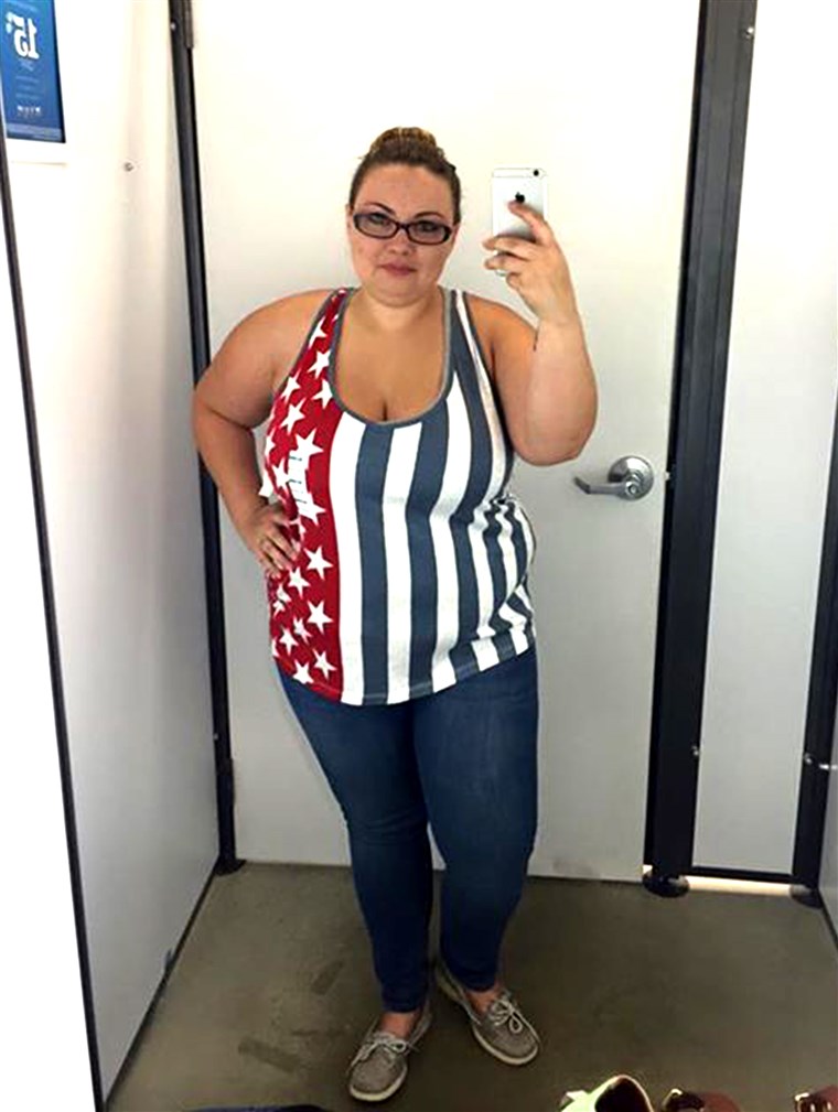 बड़ा आकार woman shares selfie taken in Old Navy dressing room to prove beauty comes in all sizes