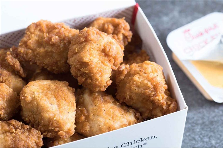 के अंतर्गत the promotion, customers can choose between pressure-cooked or grilled chicken nuggets.