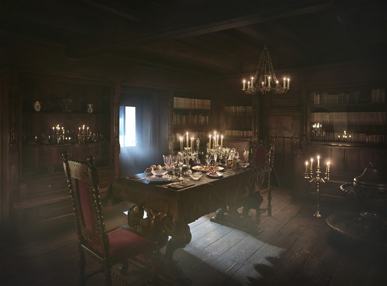 ड्रेकुला's castle dining room