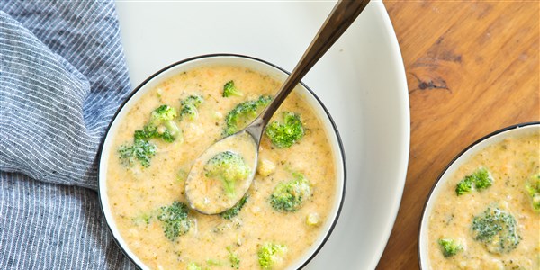 200-קלוריות Panera-Style Broccoli Cheddar Soup
